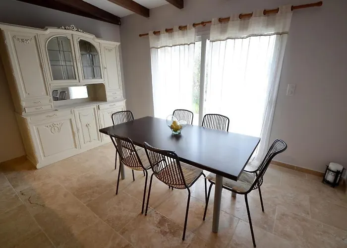 Maison Centre Florent Nyaraló *